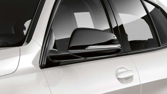 Black mirror caps F40. BMW 1 Series Model Sport Line with Black mirror caps F40.