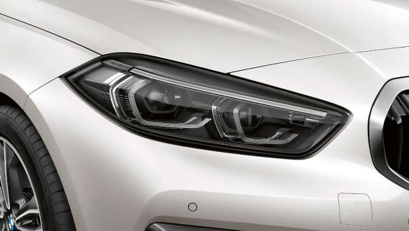LED headlights F40. LED headlights of the BMW 1 Series Model Sport Line in Mineral White metallic F40.
