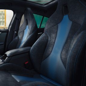 M Sport seats F40. Ergonomically shaped M Sport seats in the BMW 1 Series with contrast stitching and integrated headrest F40.