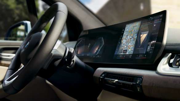 세련된 실내 공간 디자인 BMW 2 시리즈 액티브 투어러 U06 2021 BMW 2 시리즈 액티브 투어러 U06 2021 실내 공간 운전석 BMW 커브드 디스플레이
