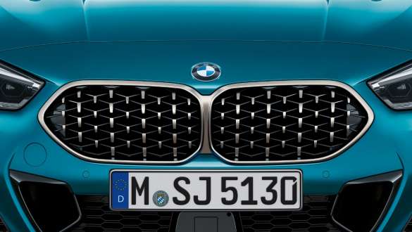 BMW kidney grille in mesh design BMW 2 Series Gran Coupé F44 BMW kidney grille in mesh design BMW 2 Series Gran Coupé Snapper Rocks Blue metallic F44 close-up front