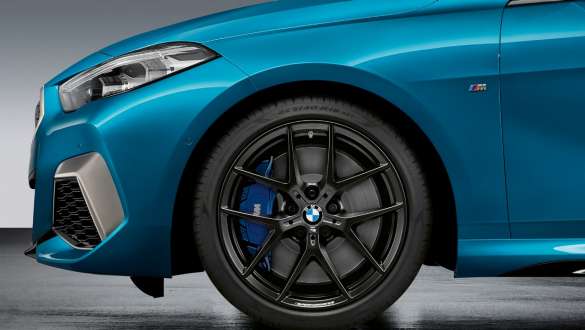 18" M Performance forged wheel 554 M BMW 2 Series Gran Coupé F44 18" M Performance forged wheel V-spoke style 554 M Jet Black matt BMW 2 Series Gran Coupé Snapper Rocks Blue metallic F44 exterior
