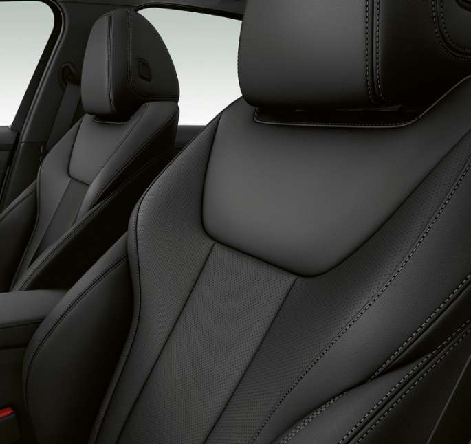 BMW 3 Series Sedan, Model Sport Line front seats Side close-up of the front seats of the BMW 3 Series Sedan with Model Sport Line features.