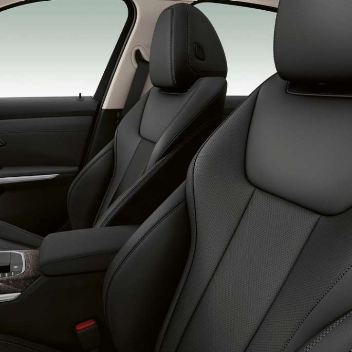 BMW 3 Series Sedan, Modell Luxury Line front seats Side close-up of the front seats of the BMW 3 Series Sedan with Model Luxury Line features.