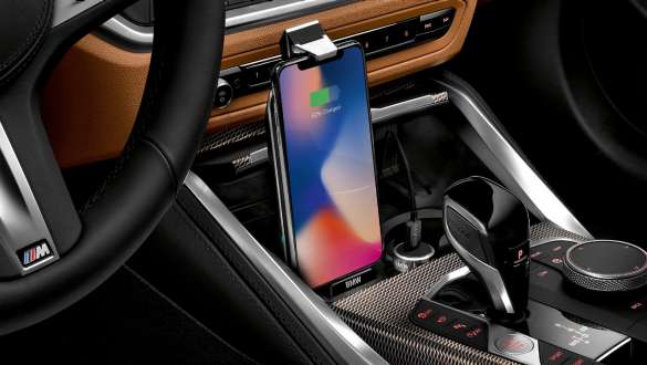 BMW wireless charging station universal BMW 4 Series Coupé G22 2020 BMW wireless charging station universal BMW 4 Series Coupé G22 2020 close up