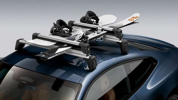 BMW ski and snowboard holder, extendable at the side BMW 4 Series Coupé G22 2020 BMW ski and snowboard holder, extendable at the side BMW 4 Series Coupé G22 2020 close up
