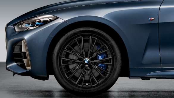 18" M Performance light alloy wheel Double-spoke style 796 M Jet Black matt, single wheel without tyre, front BMW 4 Series Coupé G22 2020 18" M Performance light alloy wheel Double-spoke style 796 M Jet Black matt, single wheel without tyre, front BMW 4 Series Coupé G22 2020 close up