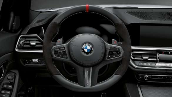 M Performance steering wheel BMW 4 Series Coupé G22 2020 M Performance steering wheel BMW 4 Series Coupé G22 2020 close up