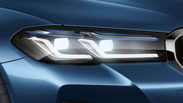 BMW Laserlight BMW 5 Series Sedan G30 플러그인 하이브리드 BMW Laserlight BMW 5 Series Sedan G30 Facelift 2020 Phytonic Blue close-up front 플러그인 하이브리드