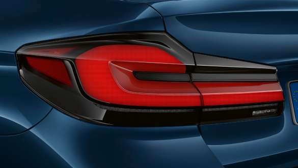 LED rear lights BMW 5 Series Sedan G30 플러그인 하이브리드 LED rear lights BMW 5 Series Sedan G30 Facelift 2020 Phytonic Blue close-up rear 플러그인 하이브리드