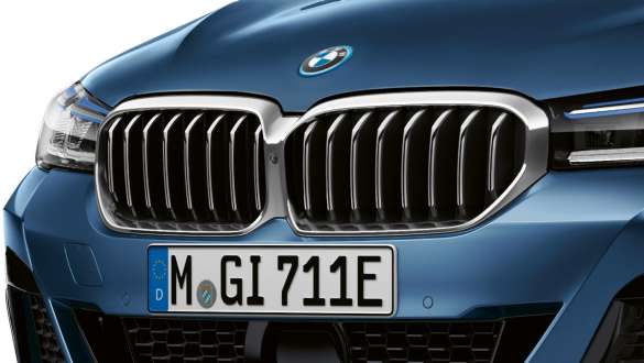 BMW kidney BMW 5 Series Sedan G30 플러그인 하이브리드 BMW kidney BMW 5 Series Sedan G30 Facelift 2020 Phytonic Blue close-up front 플러그인 하이브리드