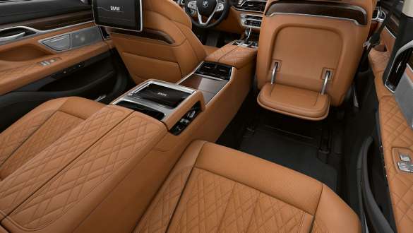 BMW 7시리즈 세단 이그제큐티브 라운지 플러그인 하이브리드 G11 BMW 7 시리즈 세단 이그제큐티브 라운지 : 편안하고 쾌적한 뒷좌석 시트 플러그인 하이브리드 G11