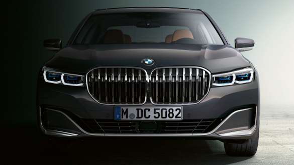 BMW 7 Series Sedan front apron 플러그인 하이브리드 G11 BMW 7 Series Sedan: Front view , close-up of front apron 플러그인 하이브리드 G11