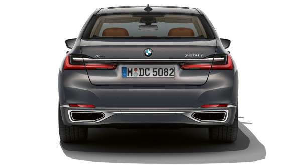 BMW 7 Series Sedan rear apron 플러그인 하이브리드 G11 BMW 7 Series Sedan: close-up of rear apron 플러그인 하이브리드 G11