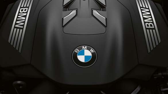 BMW 트윈파워 터보 직렬 6기통 가솔린 엔진 플러그인 하이브리드 G11 THE 7 : BMW 트윈파워 터보 직렬 6기통 가솔린 엔진의 근접 사진 플러그인 하이브리드 G11