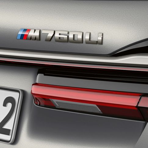 BMW 7 Series Sedan: close-up of BMW M760Li badge 플러그인 하이브리드 G11 BMW 7 Series Sedan: close-up of BMW M760Li badge on the rear 플러그인 하이브리드 G11
