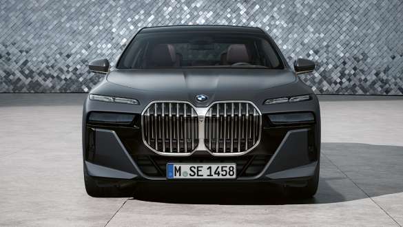 정면도 BMW 7 시리즈 세단 G70 ICE 740i M 스포츠 패키지 BMW 7 시리즈 세단 G70 ICE 740i M 스포츠 패키지 프로즌 딥 그레이 메탈릭 정면도
