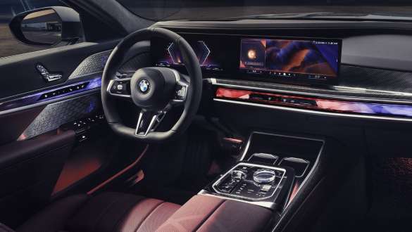 콕핏 BMW 7 시리즈 세단 G70 ICE 740i M 스포츠 패키지 BMW 7 시리즈 세단 G70 ICE 740i M 스포츠 패키지, 실내 공간 보기, 콕핏