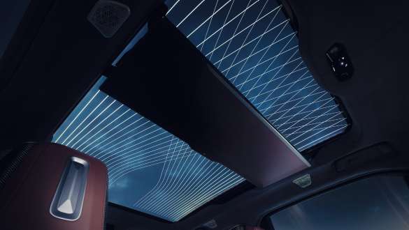 파노라마 글라스 선루프 스카이 라운지 BMW 7 시리즈 세단 G70 ICE 740i M 스포츠 패키지 BMW 7 시리즈 세단 G70 ICE 740i M 스포츠 패키지, 실내 공간, 파노라마 글라스 선루프 스카이 라운지
