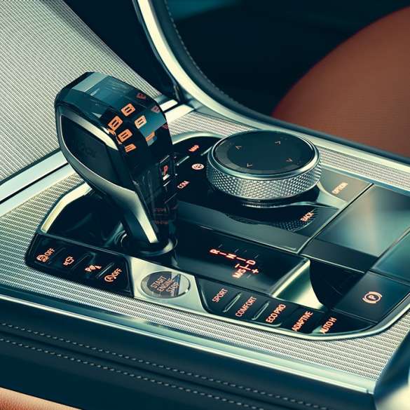 BMW 8 Series Coupé, interior G15. BMW 8er Coupé, Interieur, close-up view of the gear selector G15.