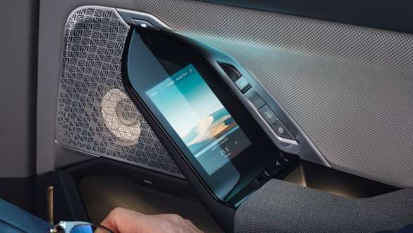 뒷좌석 엔터테인먼트 익스피리언스 BMW i7 세단 G70 뒷좌석 엔터테인먼트 익스피리언스 터치스크린 BMW i7 세단 G70