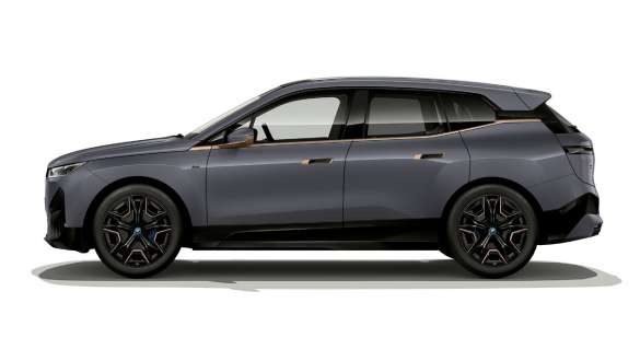 어댑티브 M 2축 에어 서스펜션 BMW iX M60 i20 2022 전기 SUV 전기차 BMW iX M60 i20 2022 전기 SUV 전기차 옥시드 그레이 메탈릭 어댑티브 M 2축 에어 서스펜션 측면도