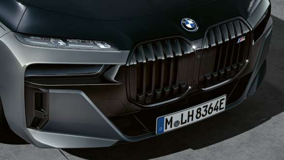 BMW 크리스탈 헤드라이트 아이코닉 글로우 BMW M760e xDrive 세단G70 BMW 크리스탈 헤드라이트 아이코닉 글로우 BMW M760e xDrive 세단 G70 BMW 인디비주얼 투톤 메탈릭 블랙 사파이어 도장 BMW 인디비주얼 드라바이트 메탈릭 그레이