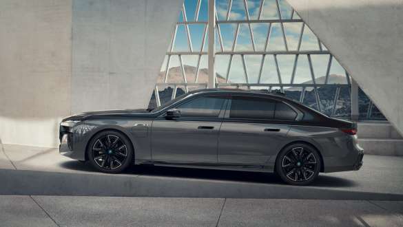 파킹 어시스턴트 프로페셔널 BMW M760e xDrive 세단 G70 파킹 어시스턴트 프로페셔널 BMW M760e xDrive 세단 G70 BMW 커브드 디스플레이