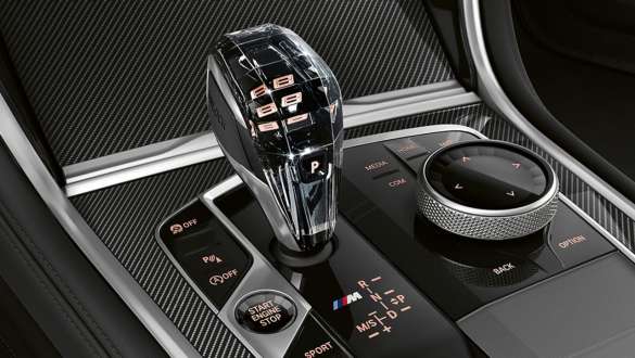CraftedClarity' 글라스 적용 기어 레버 BMW M850i xDrive 쿠페 G15 LCI 페이스리프트 2022 BMW M850i xDrive 쿠페 G15 LCI 페이스리프트 2022 인테리어 디테일 샷 기어레버, 'CraftedClarity’ 글라스 적용