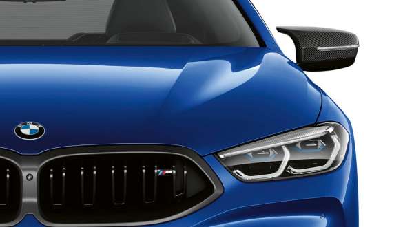 M 키드니 및 M 아웃사이드 미러 BMW M850i xDrive 쿠페 G15 LCI 페이스리프트 2022 BMW M850i xDrive 쿠페 G15 LCI 페이스리프트 2022 M 포르티마오 블루 메탈릭 정면도, M 키드니 및 M 아웃사이더 미러