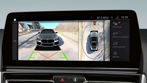 파킹 어시스턴트 플러스 BMW 8 시리즈 쿠페 M 오토모빌 F92 LCI 페이스리프트 2022 BMW 8 시리즈 쿠페 M 오토모빌 F92 LCI 페이스리프트 2022 파킹 어시스턴트 플러스 컨트롤 디스플레이
