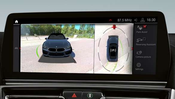 파킹 어시스턴트 플러스 BMW 8 시리즈 그란 쿠페 M 오토모빌 F93 LCI 페이스리프트 2022 BMW 8 시리즈 그란 쿠페 M 오토모빌 F93 LCI 페이스리프트 2022 파킹 어시스턴트 플러스 컨트롤 디스플레이