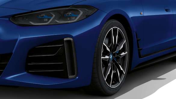 M 에어로다이내믹 패키지 BMW i4 M50 G26 2021 M 에어로다이내믹 패키지 BMW i4 M50 G26 2021 BMW 인디비주얼 프로즌 포르티마오 블루 메탈릭 에어커튼 클로즈업