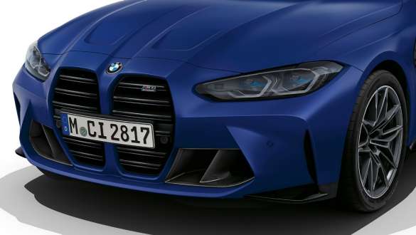 전면 디자인 M xDrive G83 2021이 탑재된 BMW 4 컴피티션 컨버터블 BMW M4 컴피티션 컨버터블, M xDrive G83 2021 BMW 인디비주얼 프로즌 포르티마오 블루 메탈릭 전면 디자인 3/4 정면도