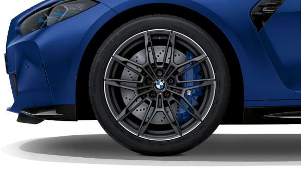 19"/20 M 강화 휠 825 M, M xDrive G83 2021이 장착된 BMW M4 컴피티션 컨버터블 BMW M4 컴피티션 컨버터블, M xDrive G83 2021 BMW 인디비주얼 프로즌 포르티마오 블루 메탈릭 19"/20" M 강화 휠 825 M 클로즈업