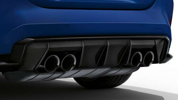 M 스포츠 배기 시스템, M xDrive G83 2021이 탑재된 BMW 4 컴피티션 컨버터블 M xDrive G83 2021 프로즌 포르티마오 블루 메탈릭이 탑재된 BMW M4 컴피티션 컨버터블, M 스포츠 배기 시스템, 후방 디퓨저 클로즈업
