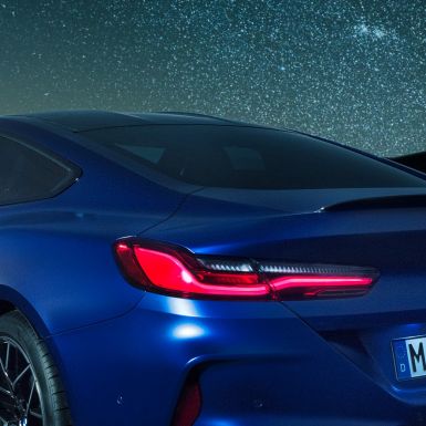 M rear spoiler F92 BMW M8 Competition Coupé in Marina Bay Blue metallic, nightly close-up of shoulder section with M rear spoiler in Carbon F92.