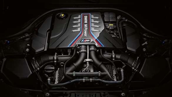 M 트윈파워 터보 8기통 가솔린 엔진 BMW M8 컴피티션 쿠페 F92 LCI 2022 BMW M8 컴피티션 쿠페 F92 LCI 페이스리프트 2022 M 트윈파워 터보 8기통 가솔린 엔진 클로즈업 엔진 커버