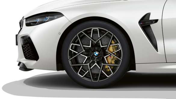 20’’ M 경합금 휠 스타스포크 스타일 813 M 바이컬러 BMW M8 컴피티션 그란 쿠페 F93 LCI 페이스리프트 2022 BMW M8 컴피티션 그란 쿠페 F93 LCI 페이스리프트 2022 BMW 인디비주얼 프로즌 브릴리언트 화이트 메탈릭 20" M 경합금 휠 스타 스포크 스타일 813 M 바이컬러 클로즈업
