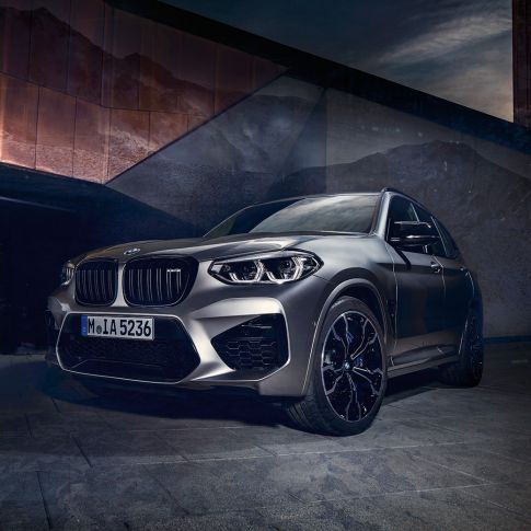 BMW X3 M SUV 컴페티션, 정측면 뷰 F97. BMW X3 M SUV 컴페티션 도닝턴 그레이 메탈릭, 외관, 정측면 뷰 F97.