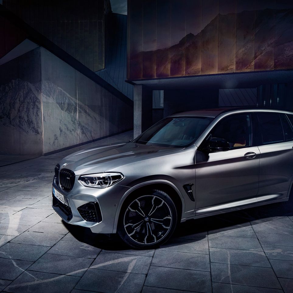 BMW X3 M SUV 컴페티션, 측면 뷰 F97. BMW X3 M SUV 컴페티션 도닝턴 그레이 메탈릭, 외관, 측면 뷰 F97.
