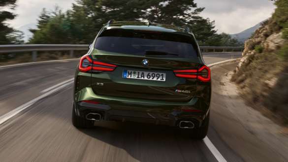 가변 스포츠 디퍼렌셜 BMW X3 M40i M40d G01 LCI 페이스리프트 2021 BMW X3 M40i M40d G01 LCI 페이스리프트 2021 말라카이트 그린 메탈릭 M 스포츠 디퍼렌셜 후면도