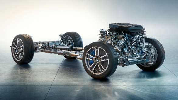 M 전용 서스펜션 BMW X4 M 컴피티션 F98 LCI 페이스리프트 2021 BMW X4 M 컴피티션 F98 LCI 페이스리프트 2021 M 전용 서스펜션 측면도, 다리 아래에서 연소