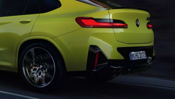 M xDrive BMW X4 M 컴피티션 F98 LCI 페이스리프트 2021 BMW X4 M 컴피티션 F98 LCI 페이스리프트 2021 M xDrive 3/4 후면도