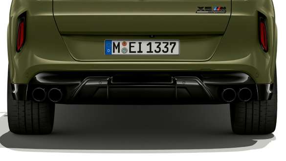 M Sports exhaust system of the BMW X6 M Competition SUV F96 M Sport exhaust system BMW X6 M Competition BMW Individual Special Paint Urban Green F96 SUV 2020 rear view