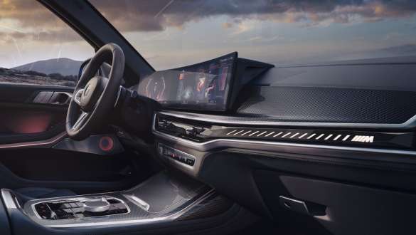 BMW 커브드 디스플레이 및 M 전용 라이트 스틱 BMW X7 M60i G07 LCI BMW 커브드 디스플레이 및 M 전용 라이트 스틱 BMW X7 M60i G07 LCI 콕핏