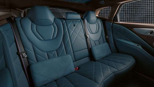 BMW XM G09 뒷좌석 M 라운지 BMW XM G09 실내 공간 뒷좌석 M 라운지