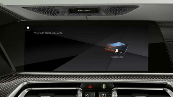 Head-Up Display BMW Intelligent Personal Assistant SUV G06. BMW X6 cockpit with view of BMW Intelligent Personal Assistant on Head-Up Display SUV G06.