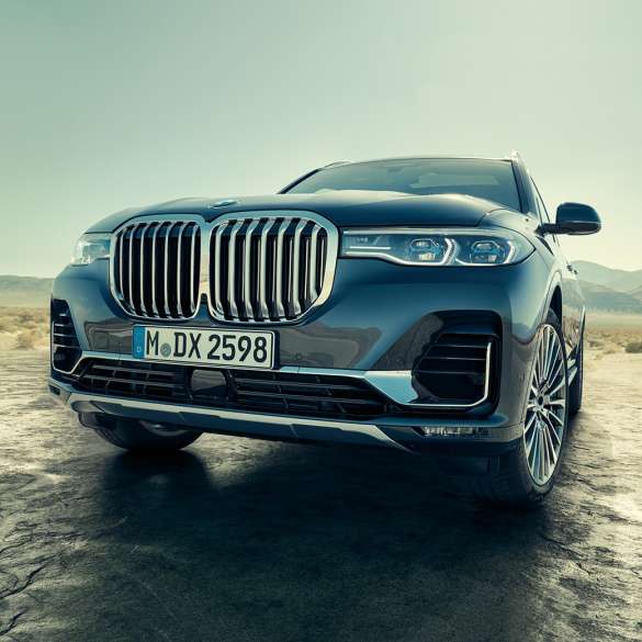 BMW X7 exterior, oblique low-angle-shot SUV G07 BMW X7 exterior: oblique low-angle-shot of the front SUV G07
