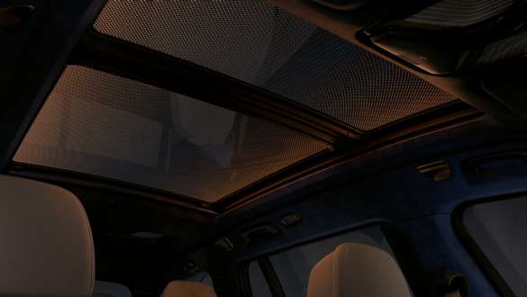 Panorama glass roof Sky Lounge SUV G07 Slanted low angle shot of the panoramic glass roof Sky Lounge framed by ambient light in orange SUV G07